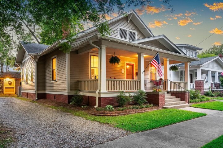 Picture of the Patrick House on 406 Student Street, showing it's front porch and driveway.